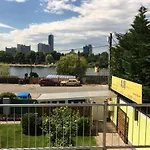 Ajo Apartments - Alte Donau Lake View Penthouse - Self-Check-In