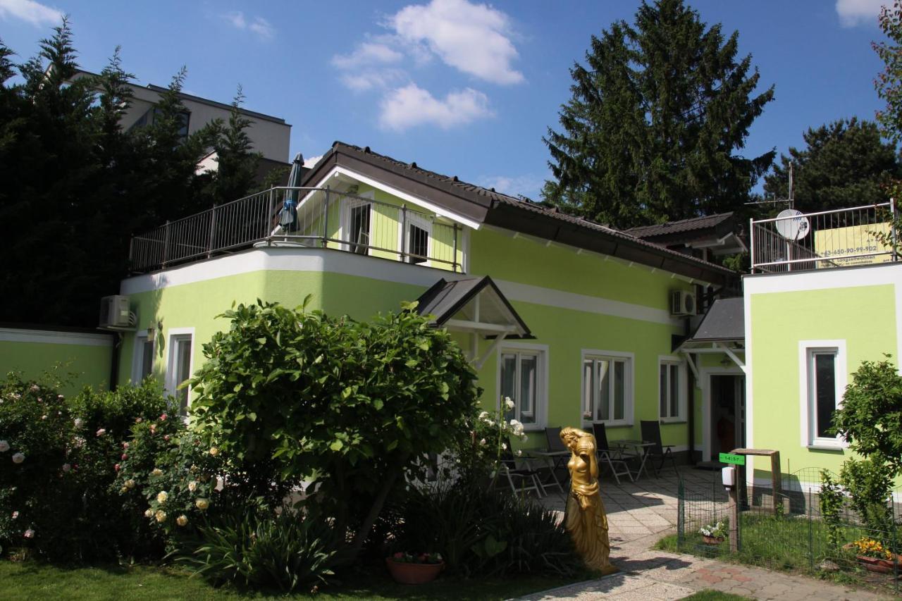 Apartment Ajo Apartments - Alte Donau Lake View Penthouse - Self-Check-In *